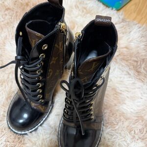 STAR TRAIL ANKLE BOOTS